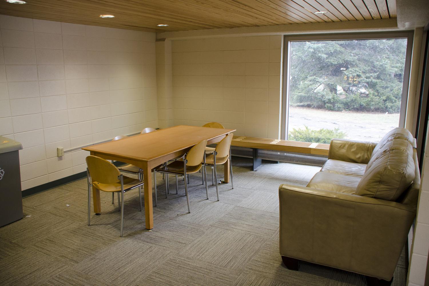 Madrigrano大厅在每一层都为学生提供休息室.
